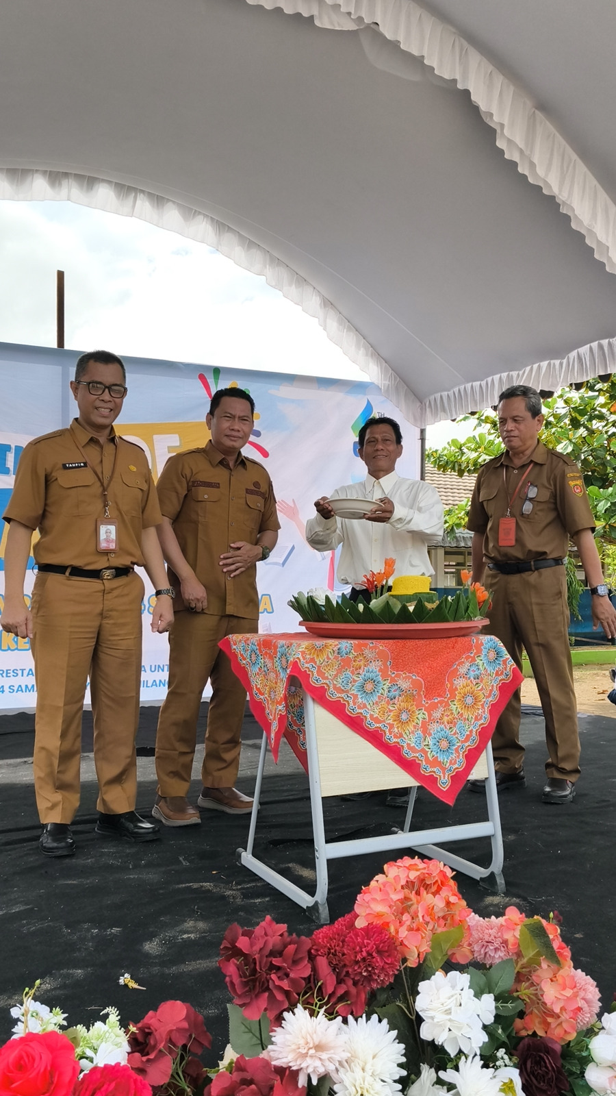 Foto Meriah dan Penuh Khidmat: Perayaan HUT SMPN 14 Samarinda Menjadi Momentum Penguatan Sinergi Pendidikan