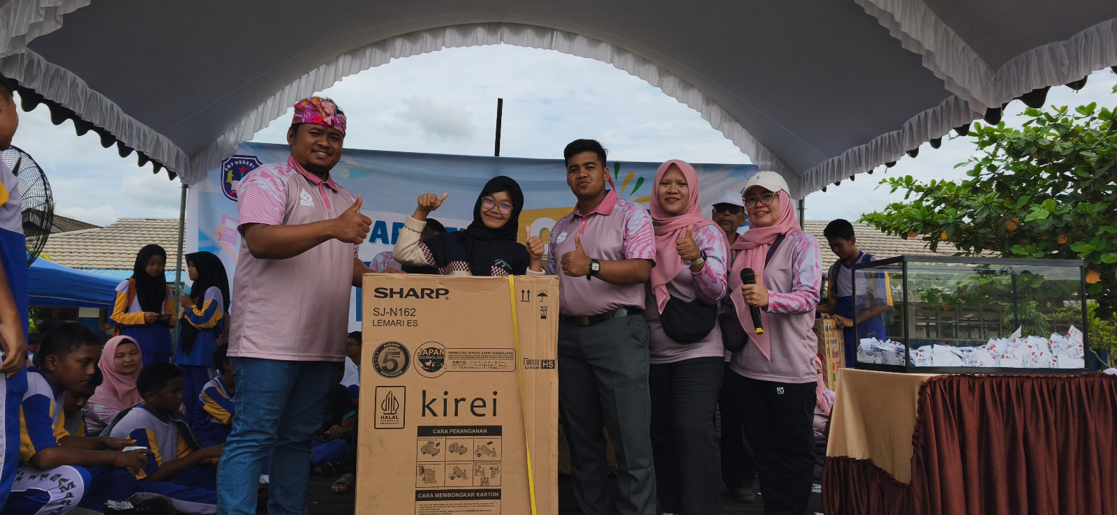 Foto Puncak Perayaan HUT ke-47 SMP Negeri 14 Samarinda: Hujan Doorprize Meriahkan Hari Ke-6