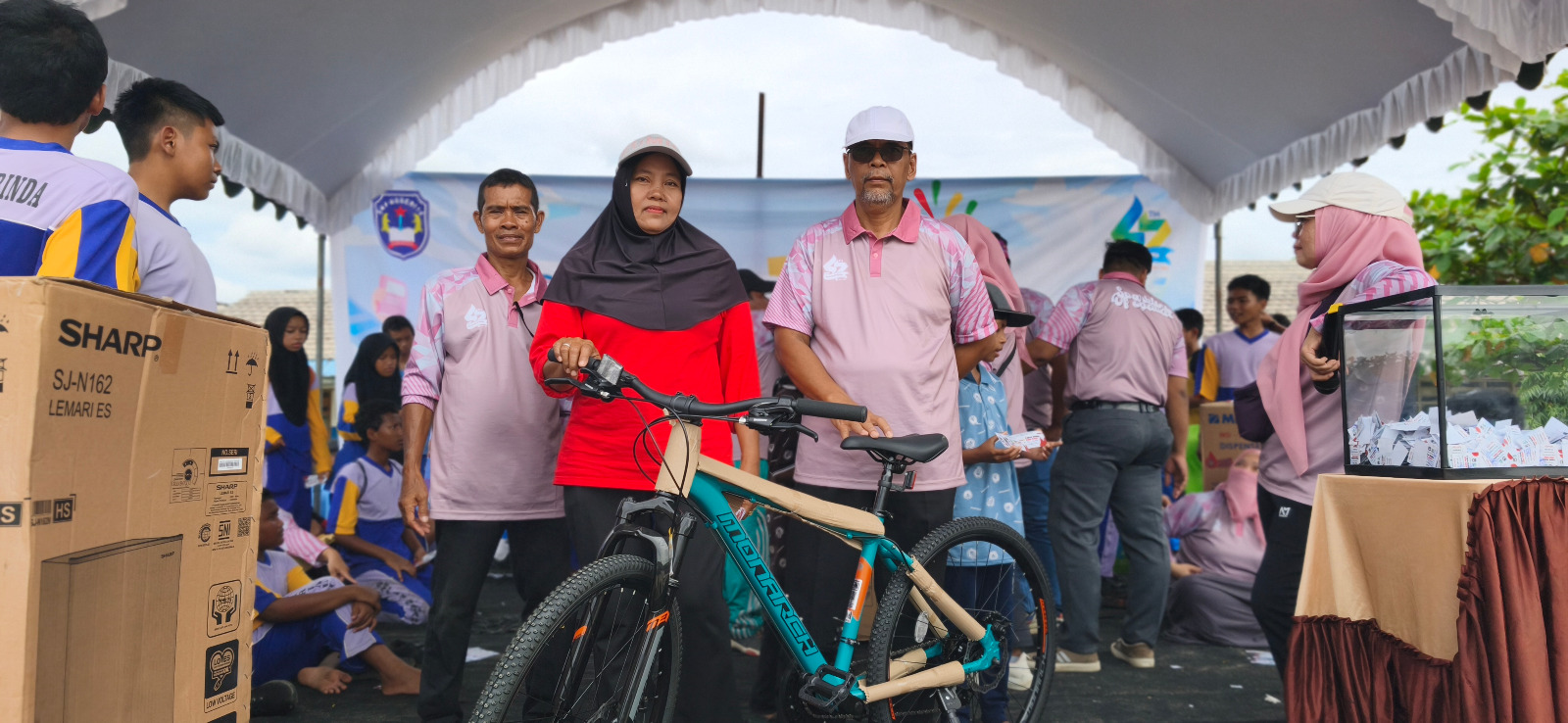 Foto Puncak Perayaan HUT ke-47 SMP Negeri 14 Samarinda: Hujan Doorprize Meriahkan Hari Ke-6